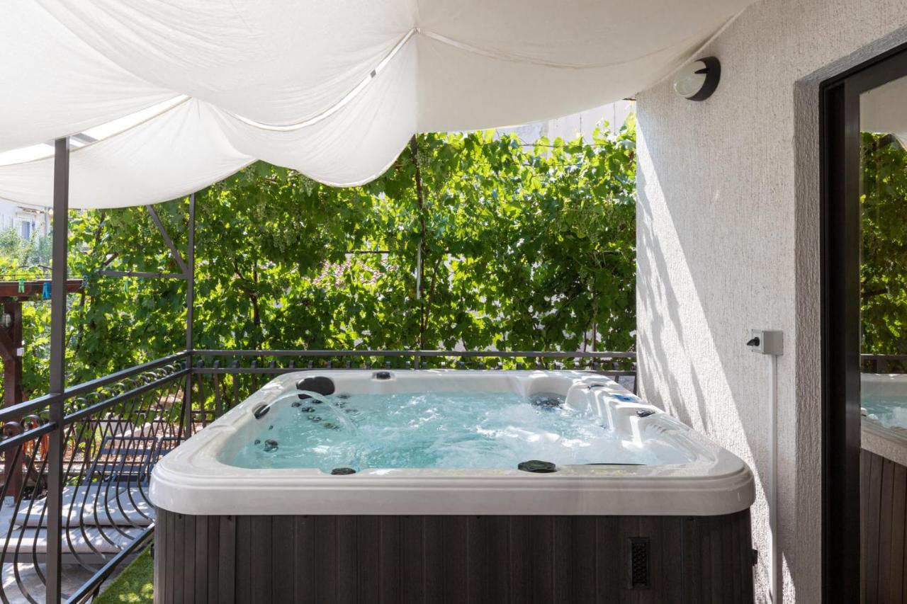 פורץ Cukerina Apartment With Whirpool & Sauna מראה חיצוני תמונה